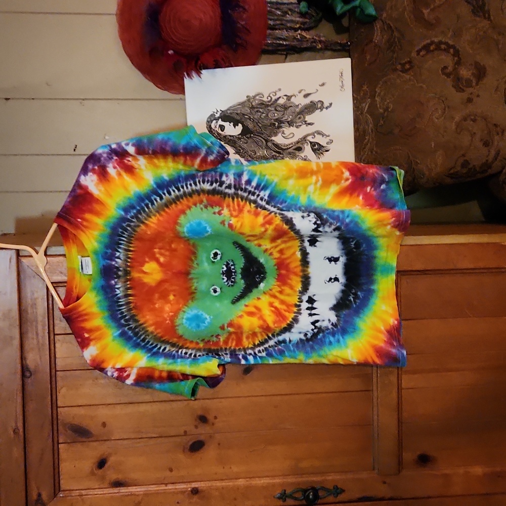 Gildan] grateful dead green bear tie dye shirt! Medium!
